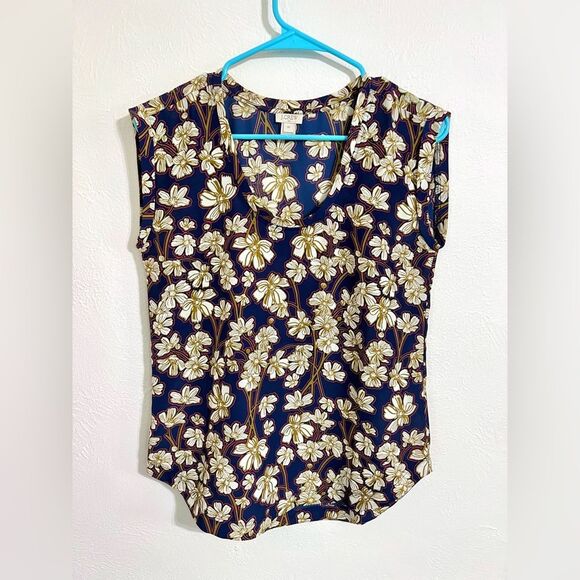 J. Crew Factory Tops - J. Crew Drapey scoopneck short sleeve top in navy floral, size 00